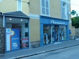 11. LA PHARMACIE DU COIN